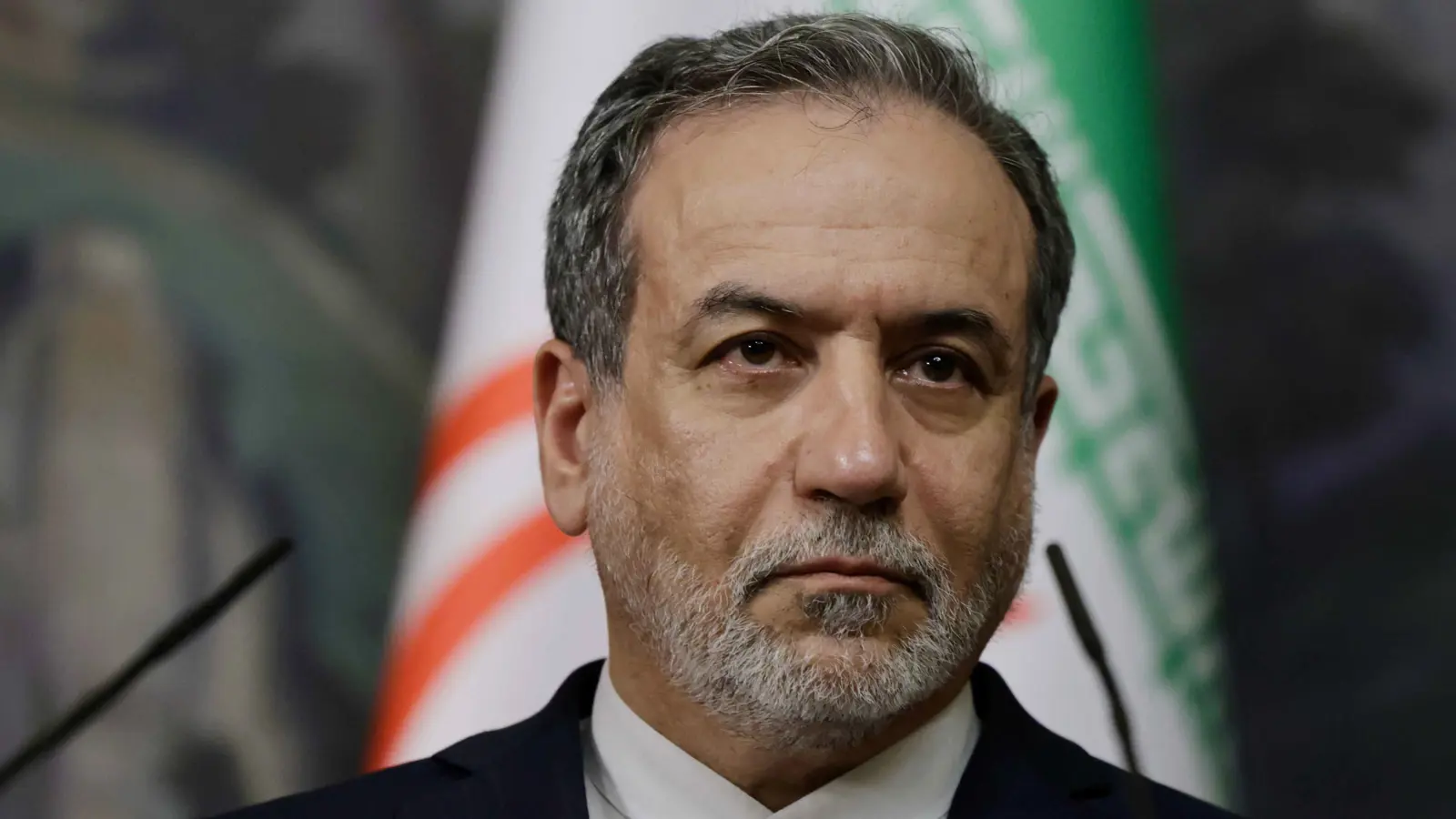 عشية مباحثات مسقط.. طهران تجدد تمسكها بـ"حقوقها النووية"