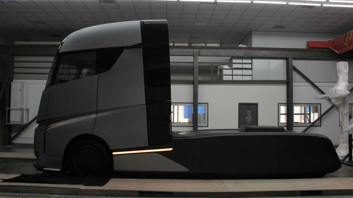 الكشف عن الصور الأولى لشاحنة "جيلي" الكهربائية