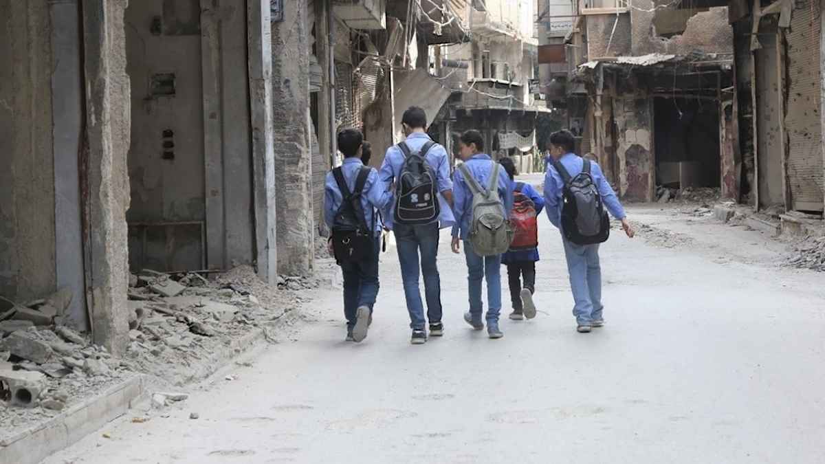 في خانة "الأجانب".. ما وراء تغيير تصنيف الفلسطينيين في سوريا؟