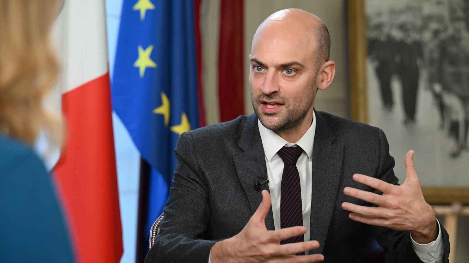 فرنسا "تشكك" في رغبة الجزائر بإحياء العلاقات الثنائية معها