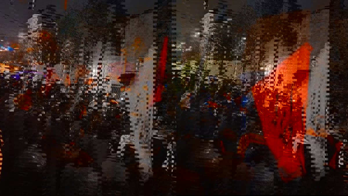 في ذكرى اغتيال سليماني.. إيرانيون ينظمون احتجاجا قرب السفارة السويسرية