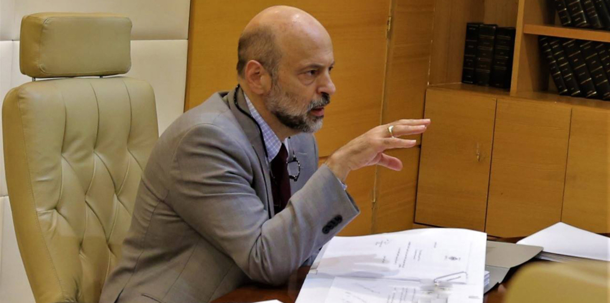 الرزاز "الانتحاري" يخوض معركة ضد الفساد بـ"ضوء أخضر ملكي" ودعم شعبي