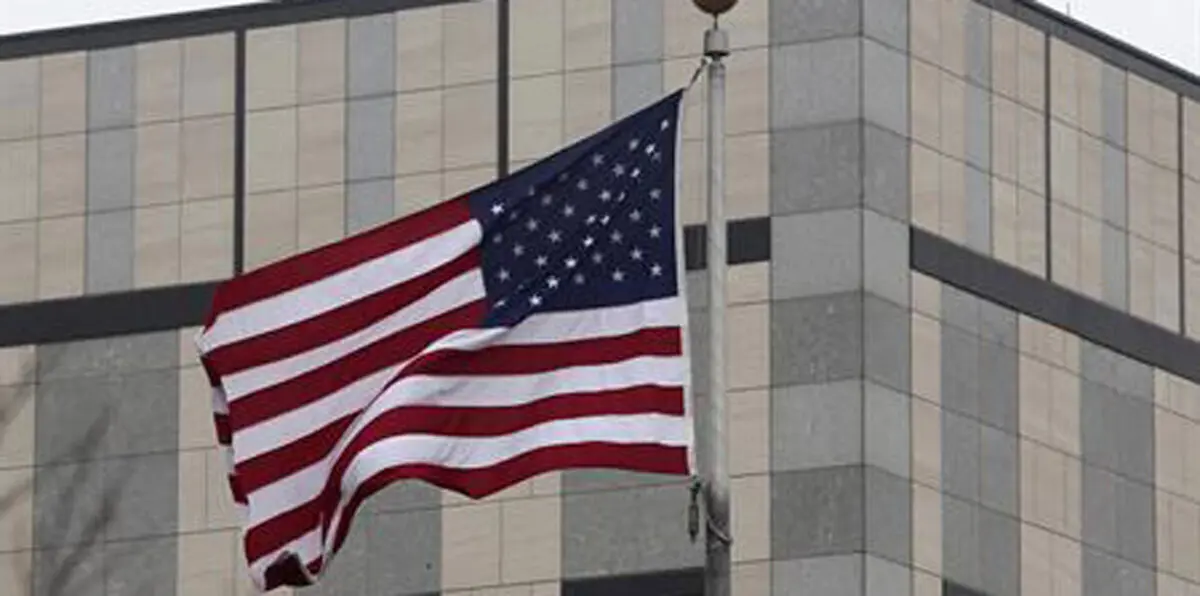 انفجار بعبوة ناسفة يستهدف السفارة الأمريكية في كييف