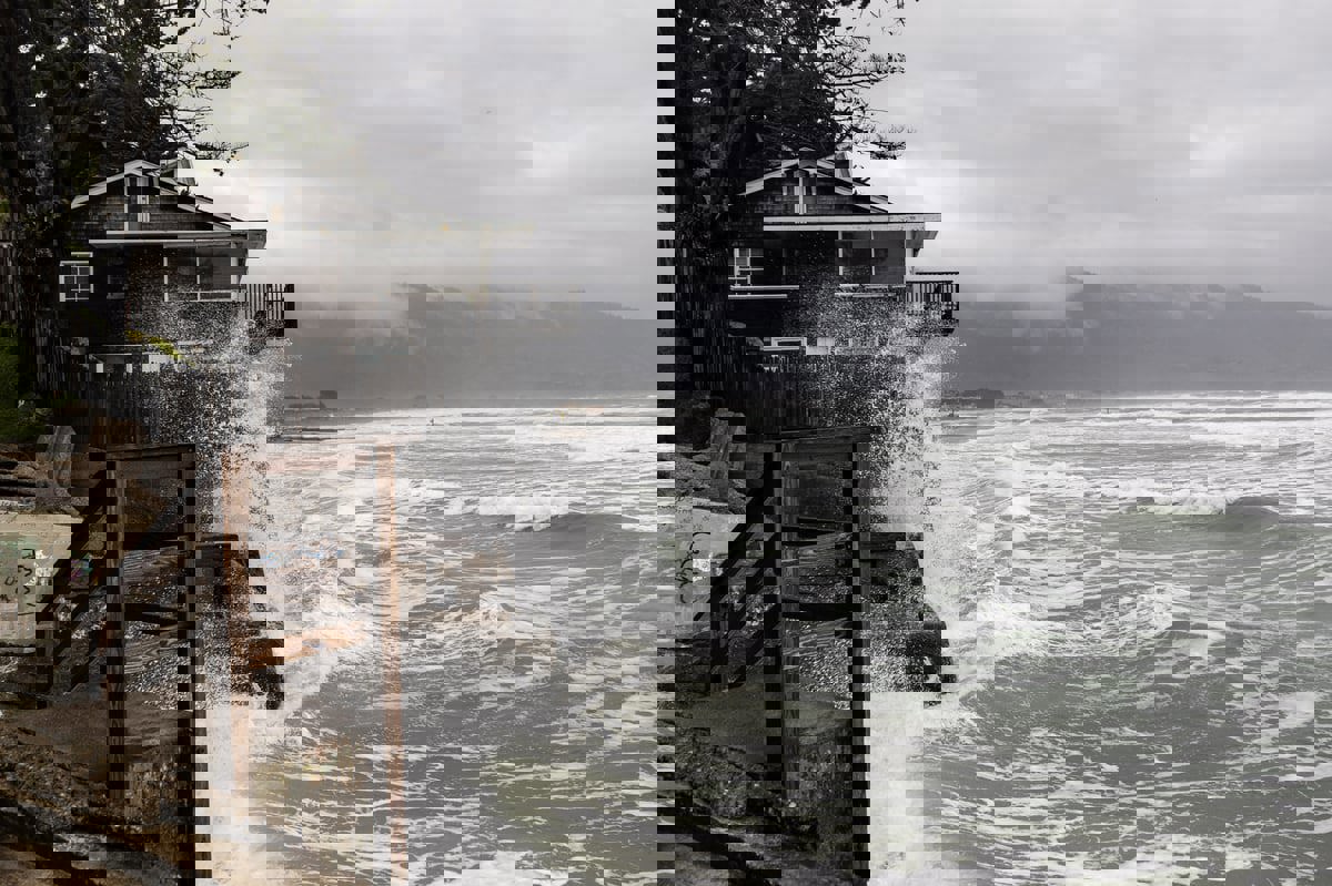 كاليفورنيا تتأهب لعاصفة ثانية أشد عنفا وتحذيرات من فيضانات