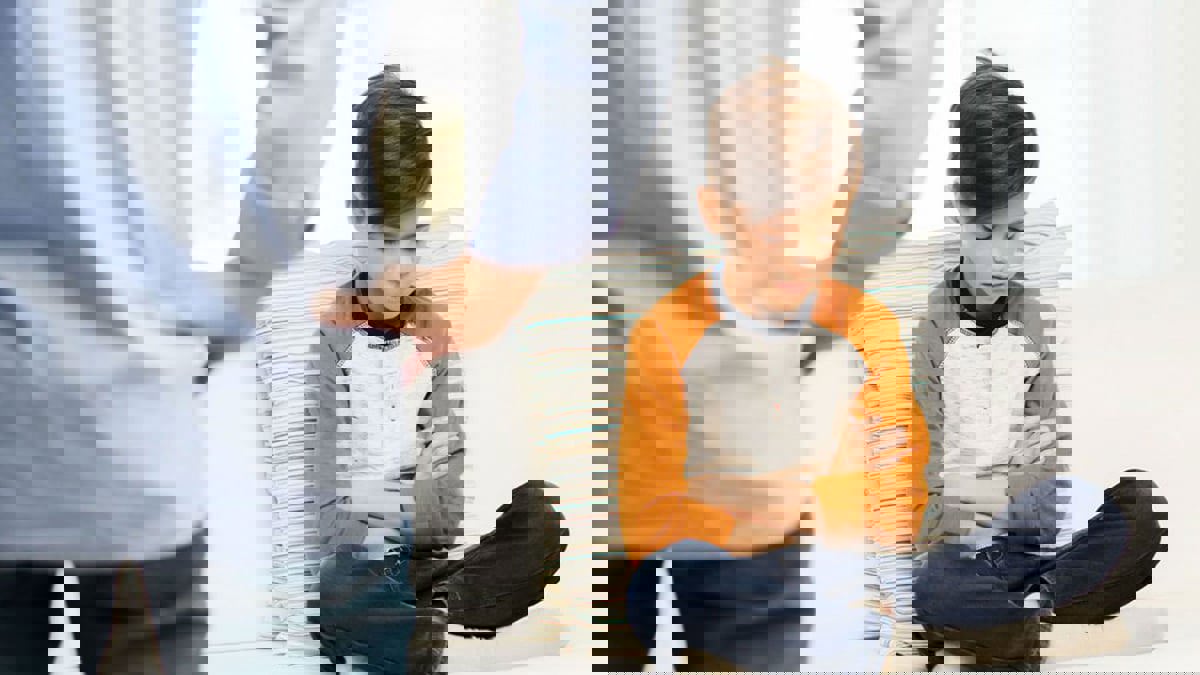 كيف تتعامل مع طفل يكذب؟