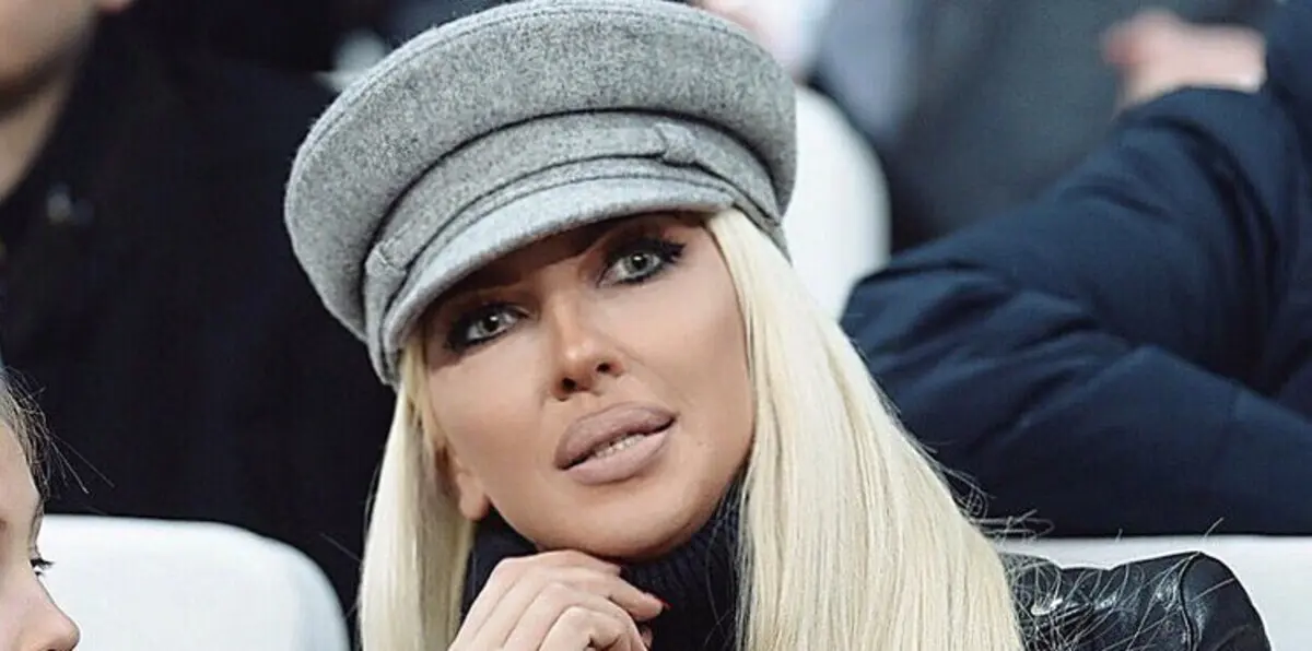 زوجة لاعب بشكتاش تسب فان بيرسي بأمه.. تعرف على السبب (صور)