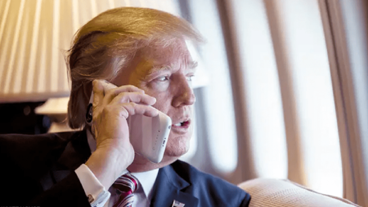 ترامب ينتقد "آبل" مجددًا