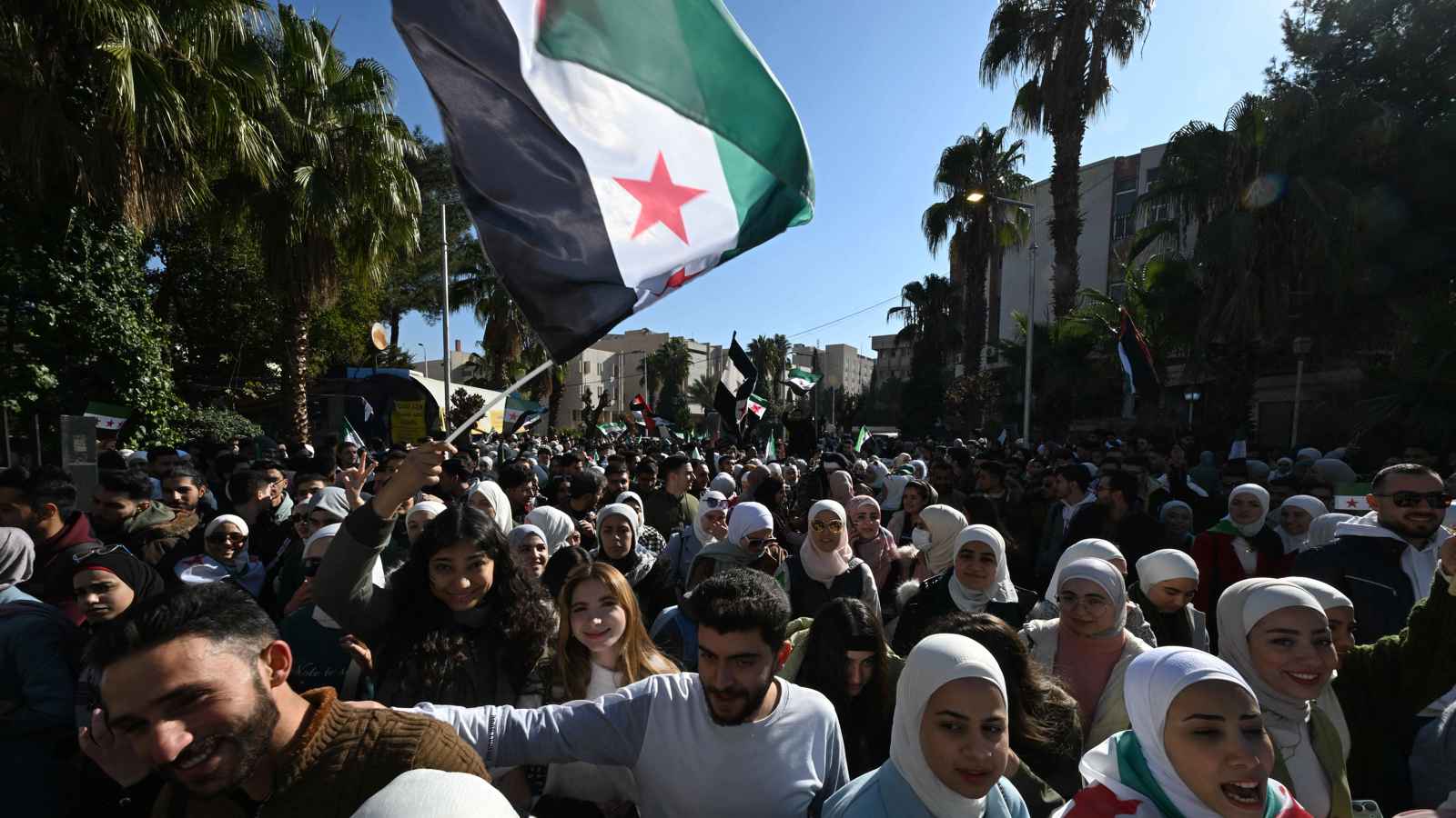 واشنطن: نتواصل مع "هيئة تحرير الشام" ولا نستبعد إرسال وفد لدمشق