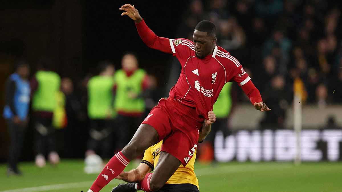 كوناتي يكشف تطورات مستقبله مع ليفربول 