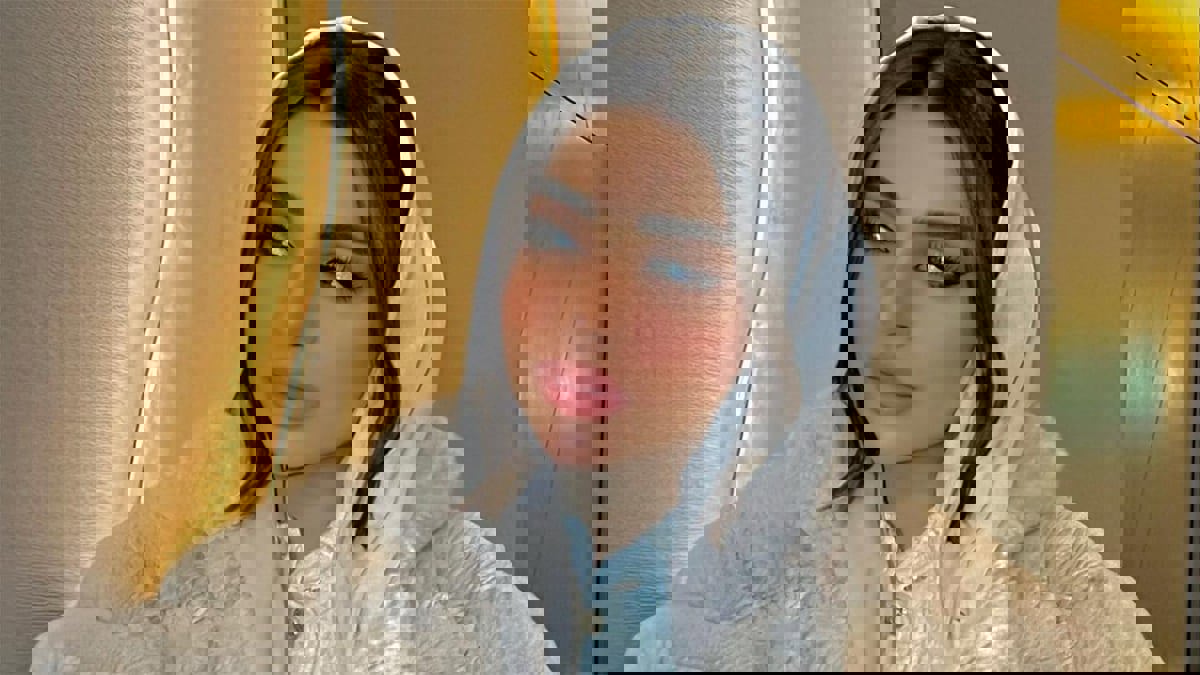 أمل الأنصاري تستعرض "عيديتها" لأفراد عائلتها