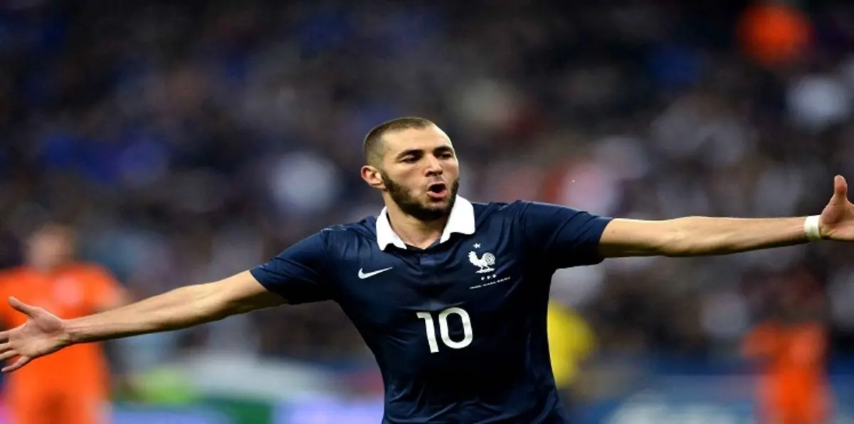 الرئيس الفرنسي السابق يدافع عن كريم بنزيمة