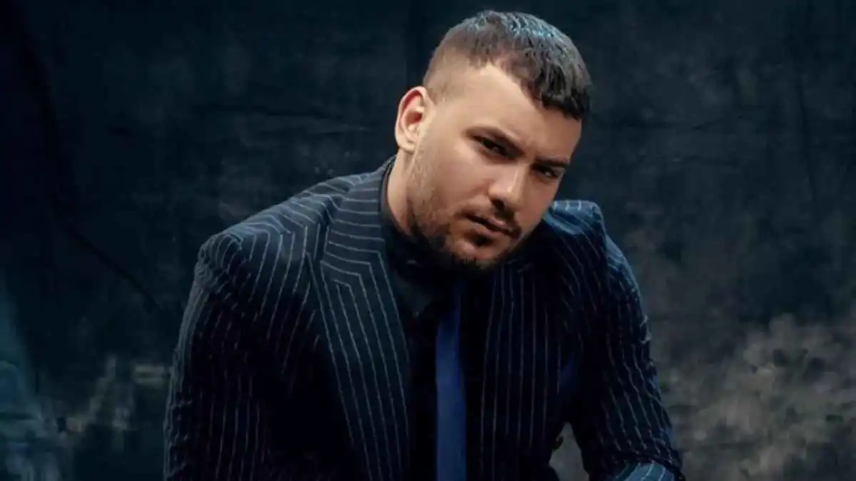 بعد 5 سنوات.. مسلم ينهِي نزاعه القضائي مع منتج أغانيه