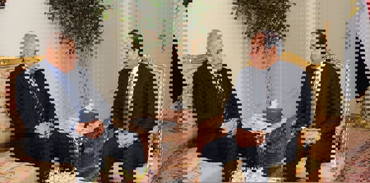 بعد تكليفه بأكثر من ملف حساس.. هل أصبح محلب رجل المهمات الصعبة في عهد السيسي؟‎