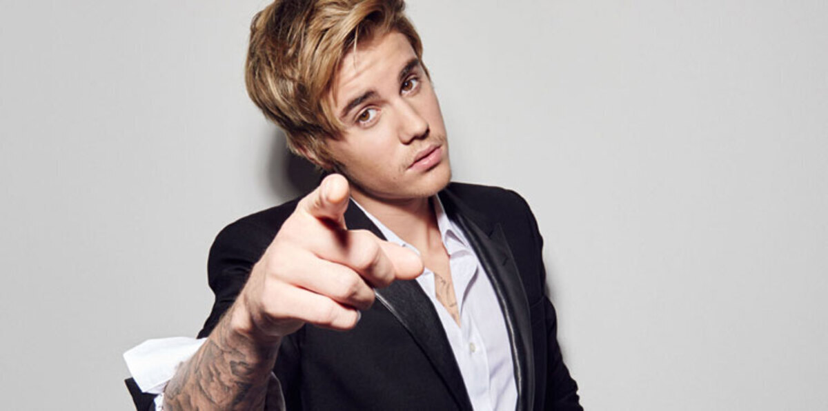 جاستين بيبر يبدأ علاقة جديدة مع "نجمة بلاي بوي" سابقة