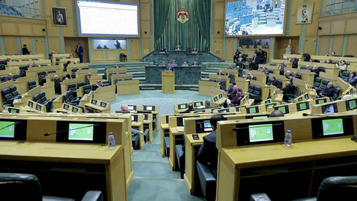 يواجه مرشح الإخوان.. الصفدي "الأقرب" للفوز برئاسة برلمان الأردن