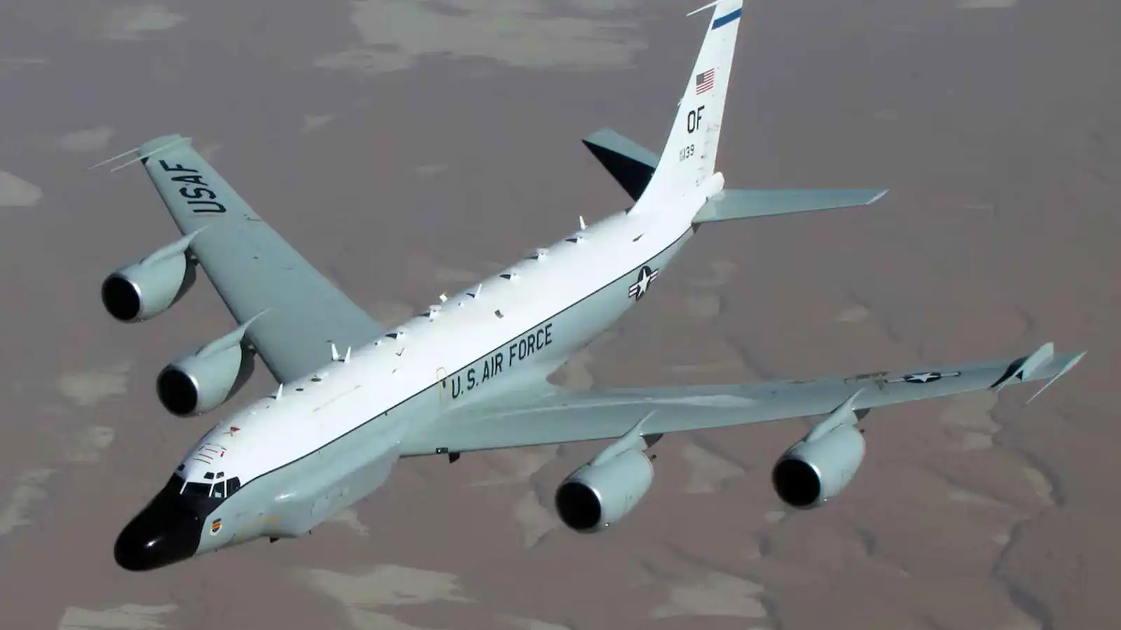 "رأس المنقار".. طائرة تجسس أمريكية تسبق الحرب على إيران بخطوة (فيديو إرم)