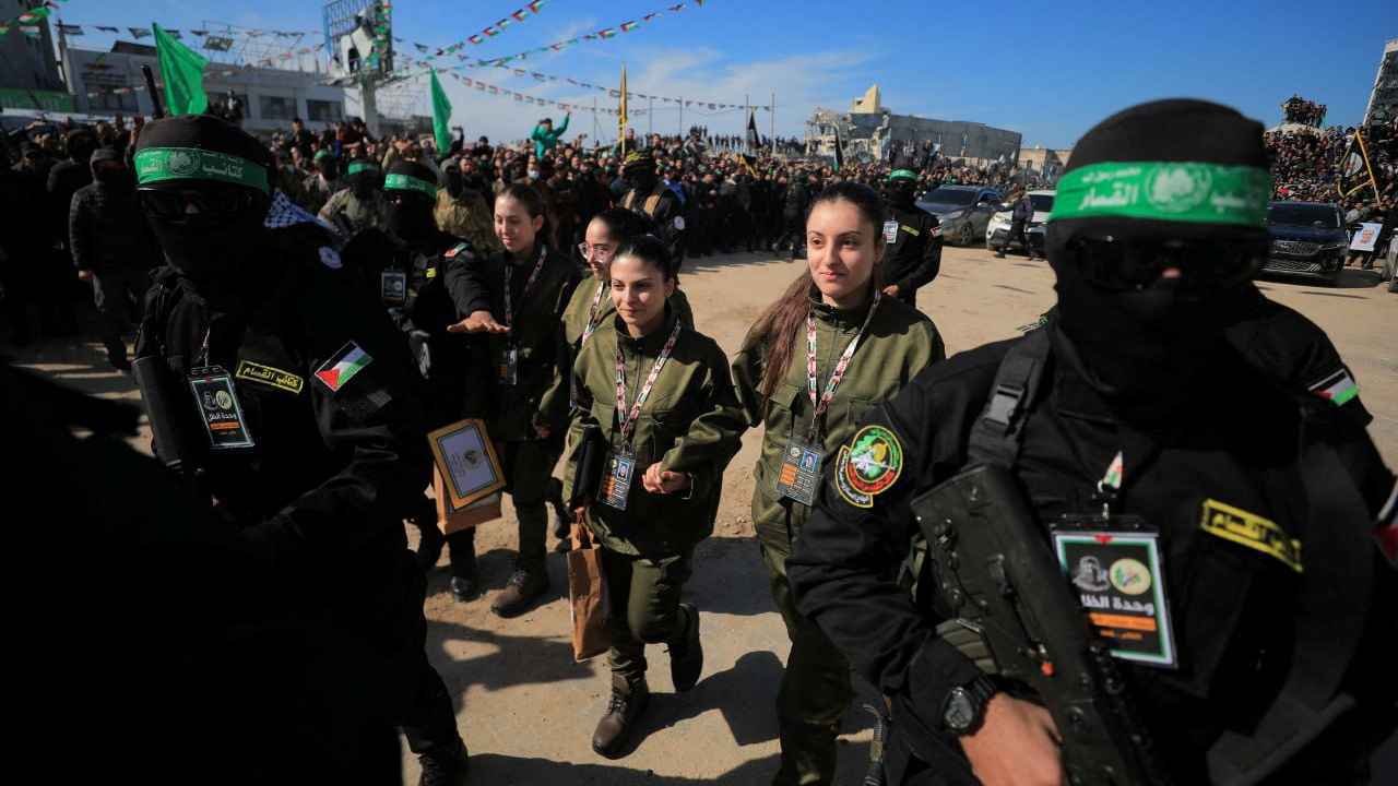 ما الوعد الذي قطعه نتنياهو لعائلة المجندة ليري ألباج؟ (فيديو)