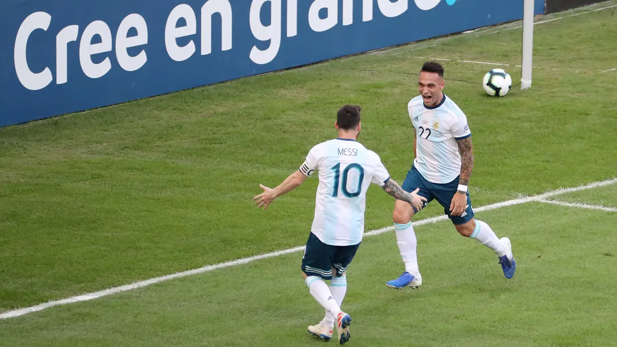 نادي برشلونة يستهدف زميل ليونيل ميسي في منتخب الأرجنتين