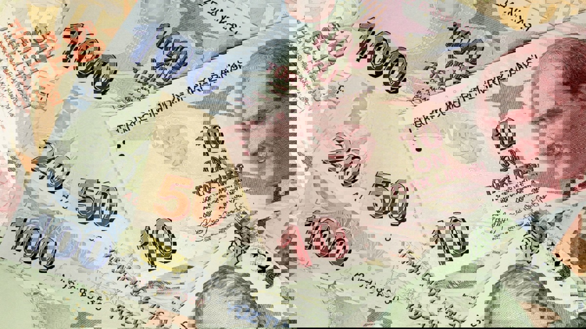 انخفاض سعر الليرة التركية إلى أضعف مستوياتها منذ مايو  قبيل قرارات بشأن سوريا