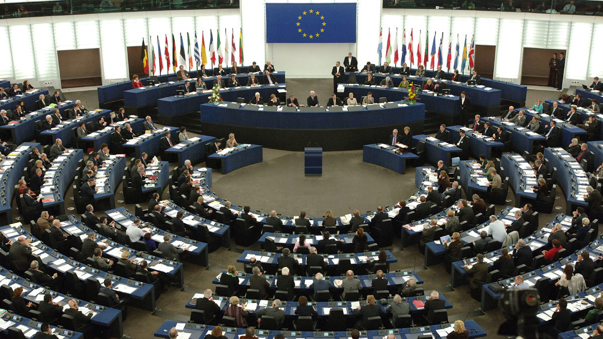 البرلمان الأوروبي يحث السعودية على إنهاء نظام وصاية الرجل على المرأة