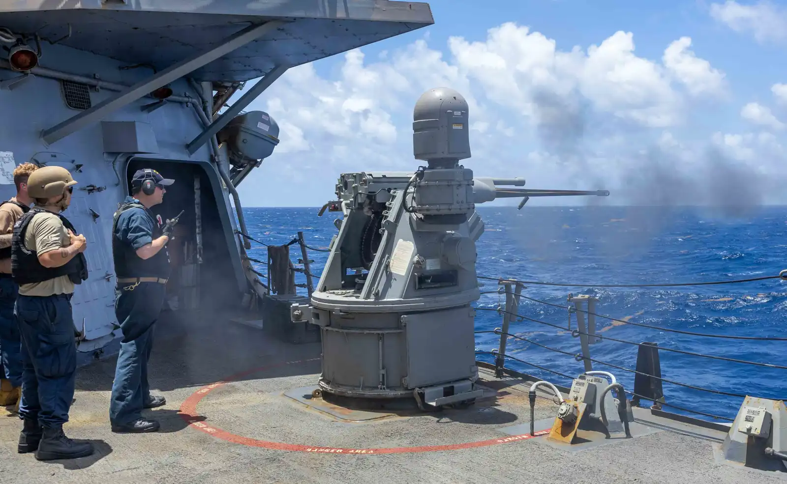 بارجة أمريكية