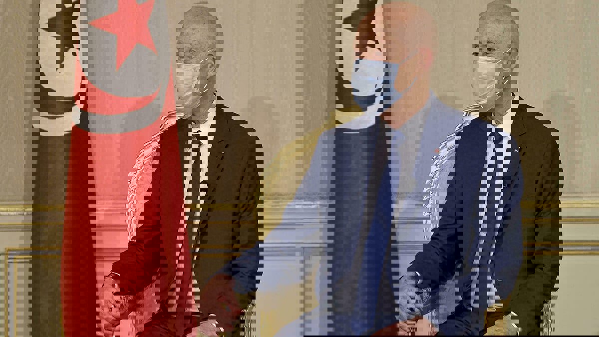 الرئيس التونسي يقرر تخفيف حظر التجول