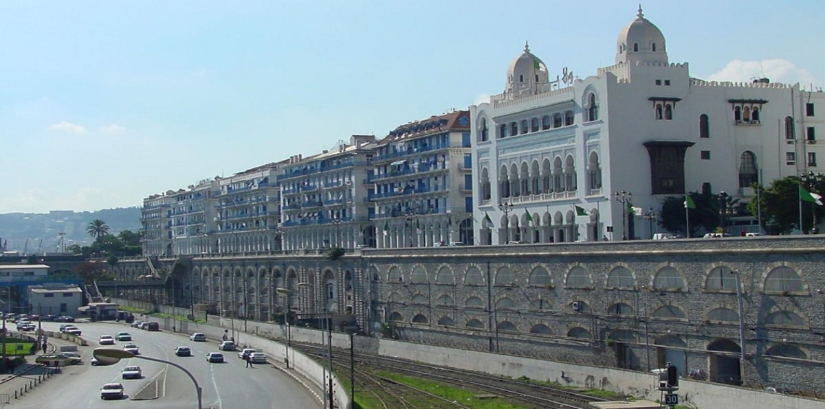 حكومة الجزائر تعتمد إجراءات لتغطية عجز الموازنة‎