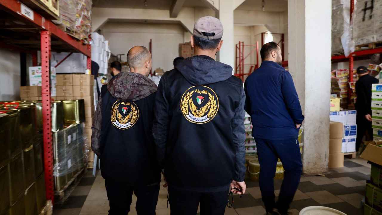 بعد قتل أحد عناصرها.. داخلية حماس تتوعد المعتدين على الشرطة (فيديو)