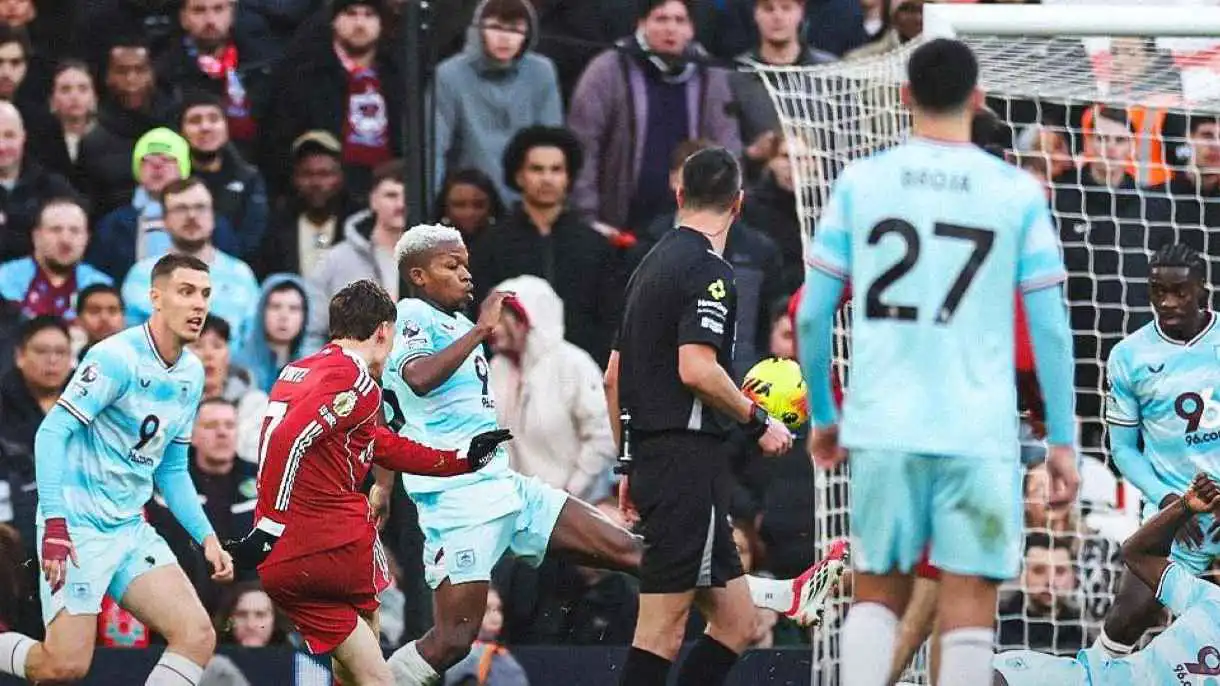 بيرنلي يعمق معاناة ليفربول وينتزع نقطة التعادل بالدوري الإنجليزي (فيديو)