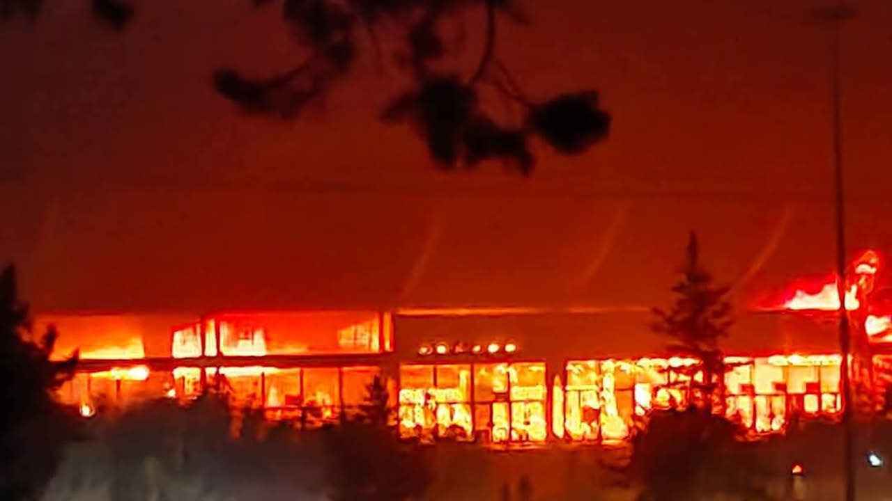 "مفتعل".. تفاصيل مروعة عن حريق ملعب حلب (فيديو)