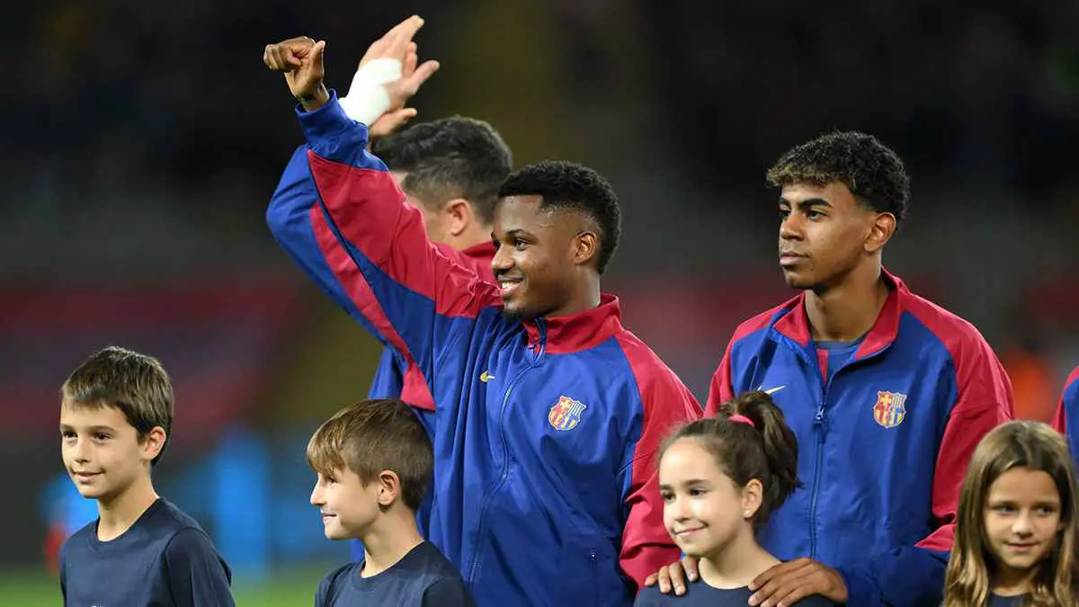 صوم وصلاة وقرآن.. نجم برشلونة ينشر يومياته في رمضان (صور)