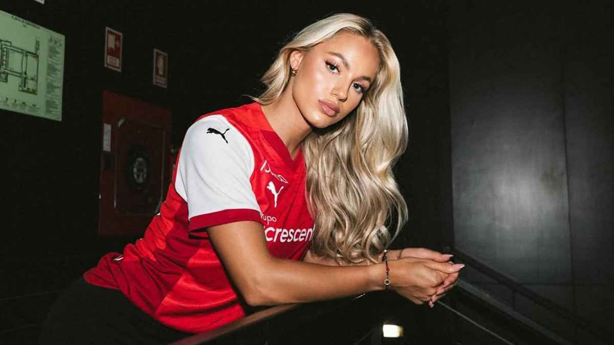 كرهت كرة القدم.. أجمل وأشهر لاعبة تنهار في فيديو (شاهد)