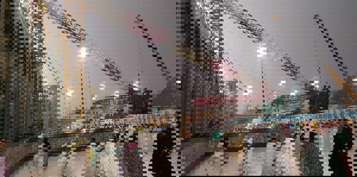 محكمة سعودية تبرئ 13 شخصا في حادثة سقوط "رافعة الحرم"