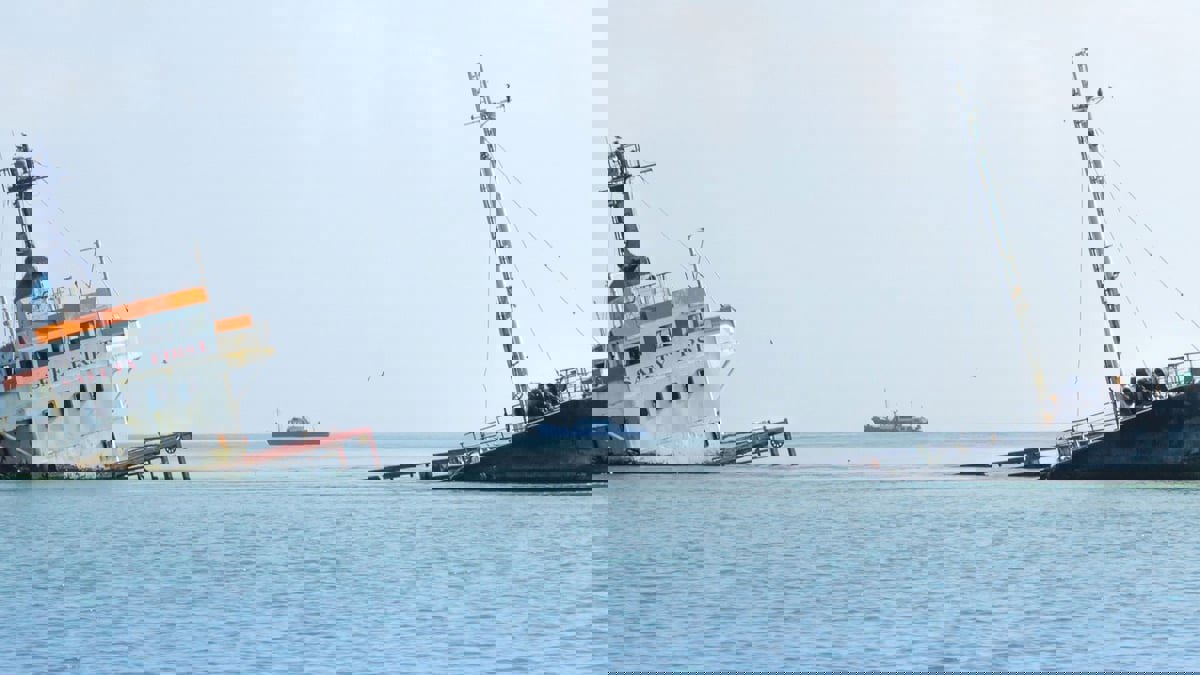 إيطاليا تدعم تونس ببارجة "مختصة" لانتشال السفينة المحملة بالوقود