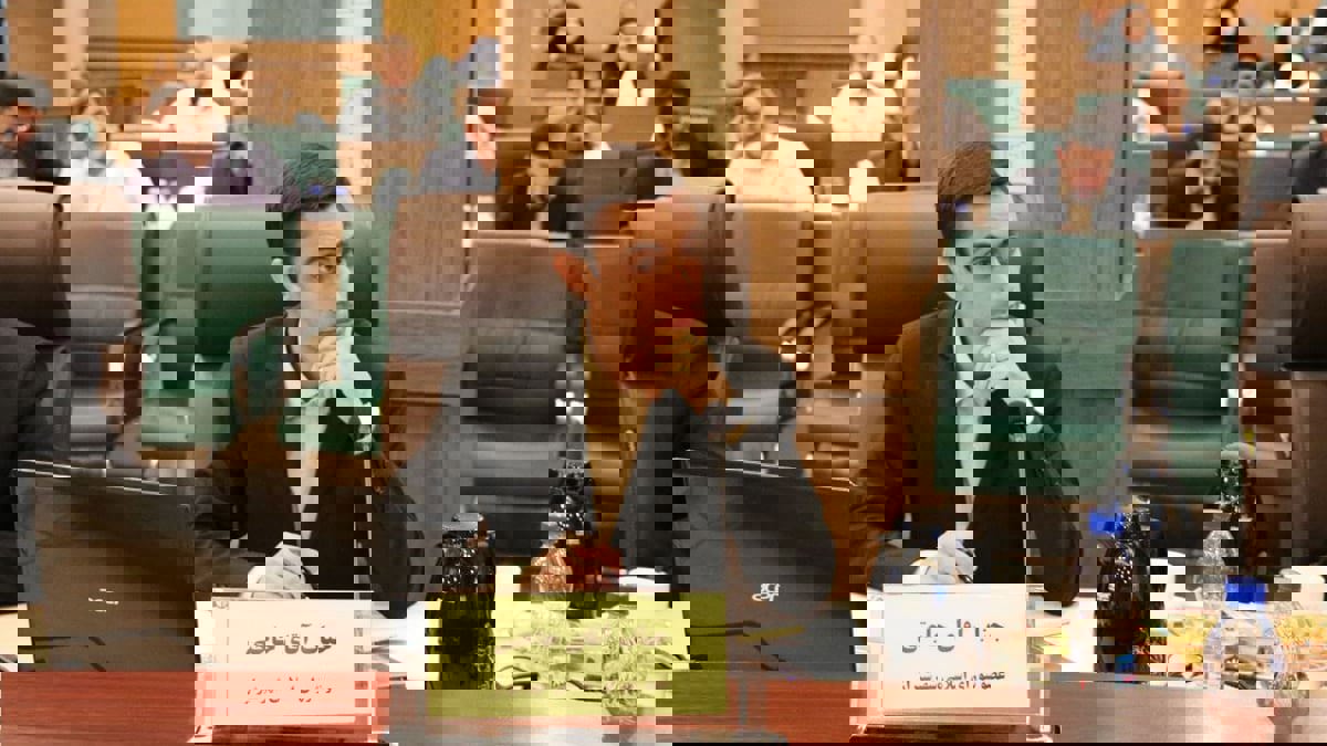 مسؤول سابق يغادر إيران هربا من السجن بعد اتهامه بتنفيذ أنشطة معادية للنظام