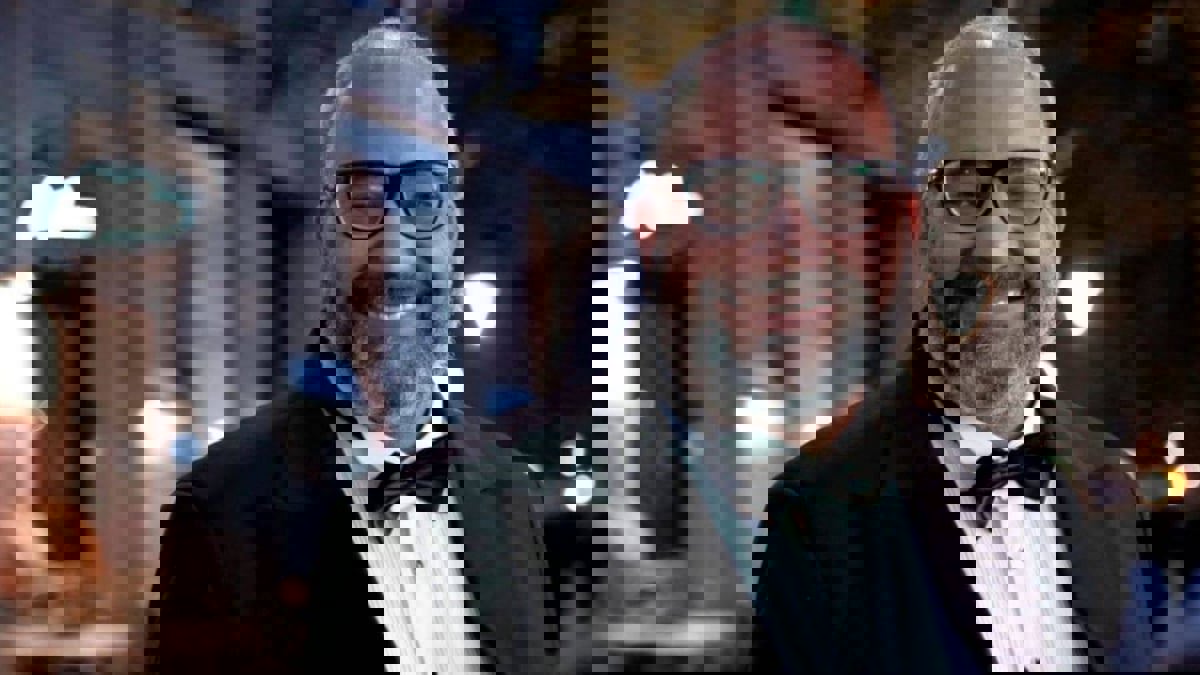 بيومي فؤاد يبكي عند رؤية صورة محمد سلام (فيديو)