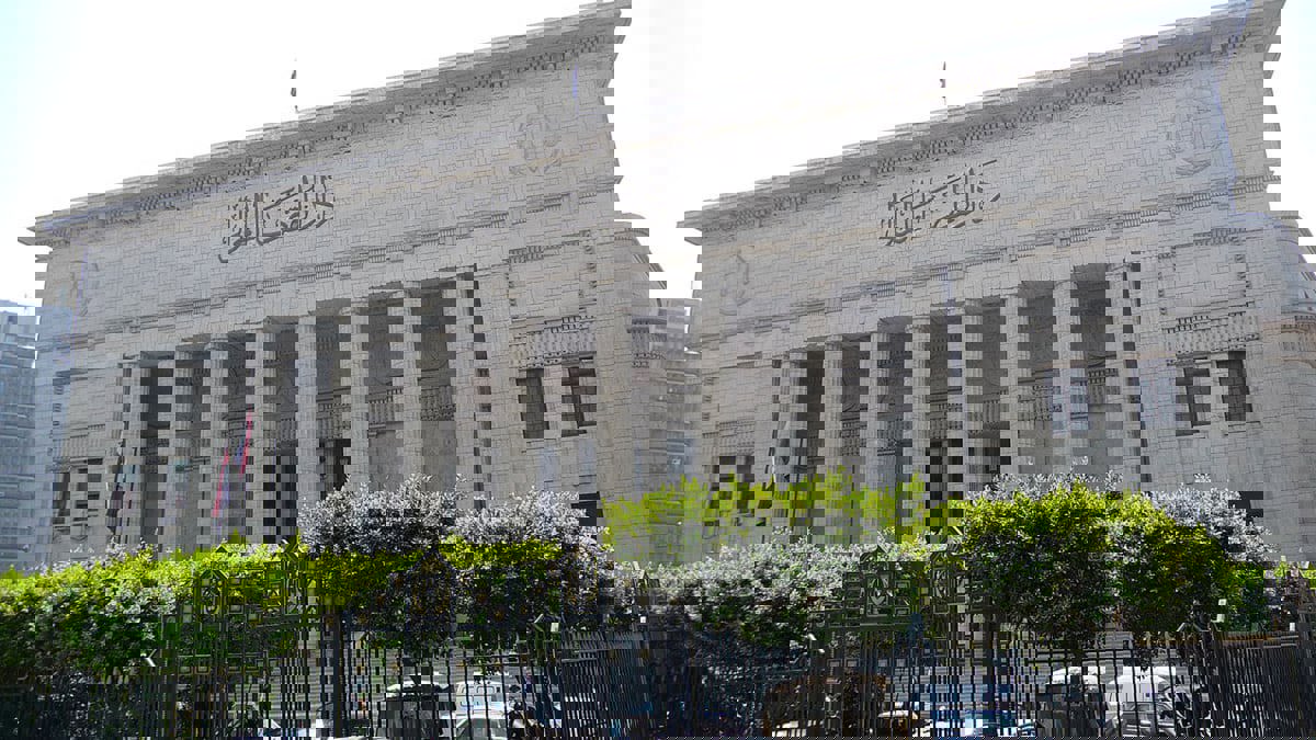 النيابة المصرية تأمر بضبط شخص اعتدى على سيدة في الوراق