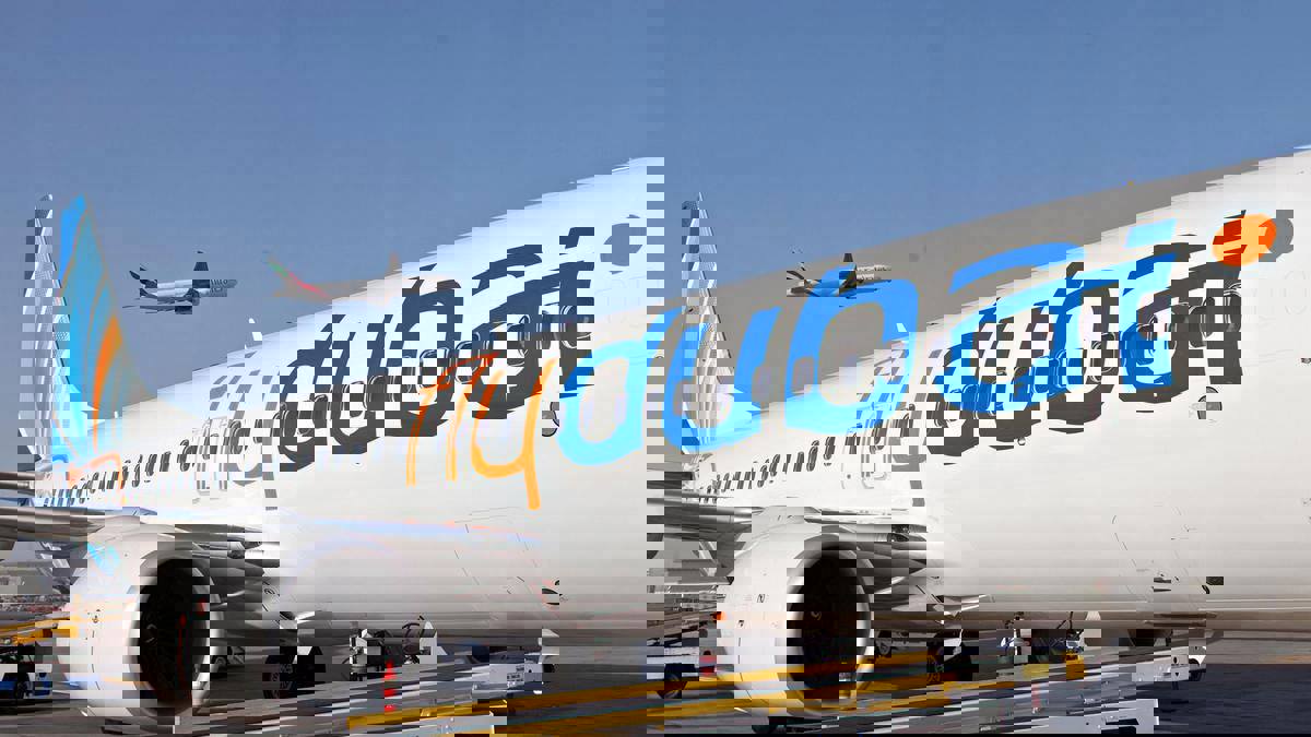 لحظة وصول أولى المجموعات السياحية إلى دبي بعد رفع قيود الطيران (فيديو)