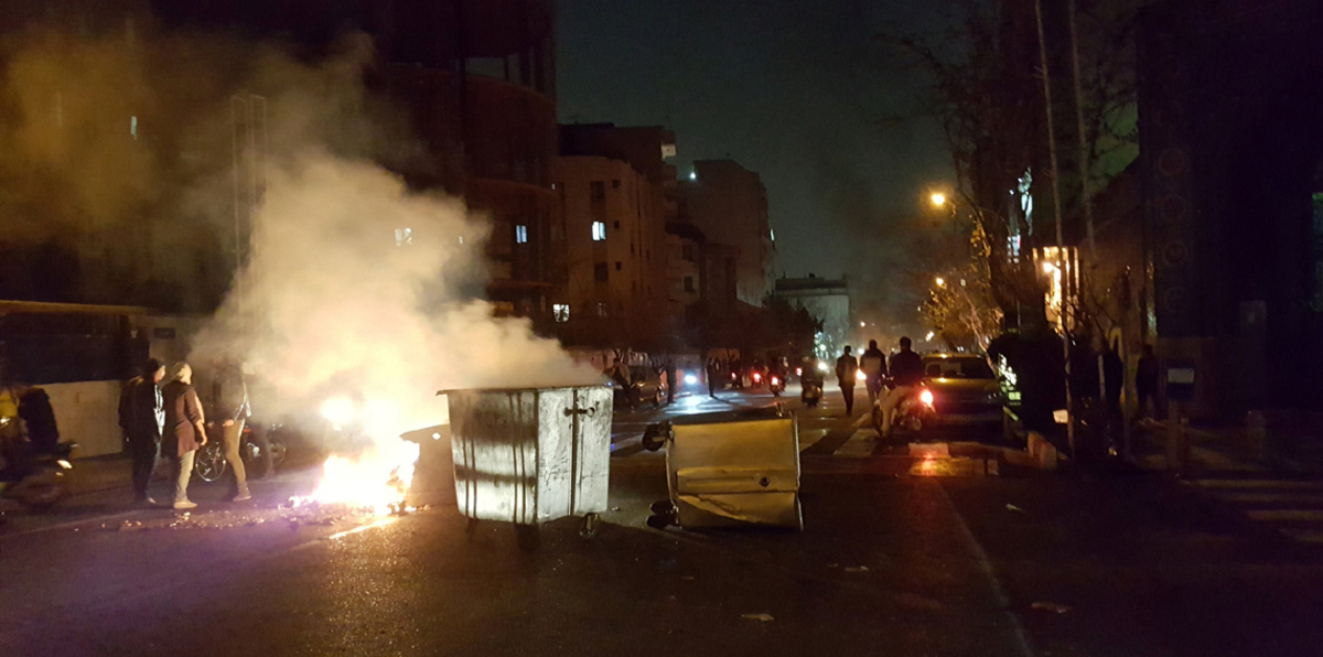 اشتباكات بين الأمن ومواطنين في طهران