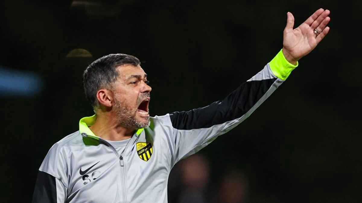 كشف توجه كونسيساو الصارم: أول تعليق من عبد الله فلاته بعد تعادل الاتحاد والفيحاء