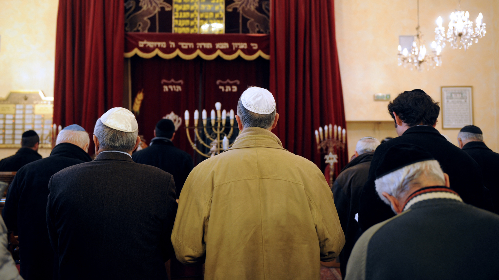 باريس تكشف مخططا إيرانيا لاغتيال يهود في فرنسا وألمانيا