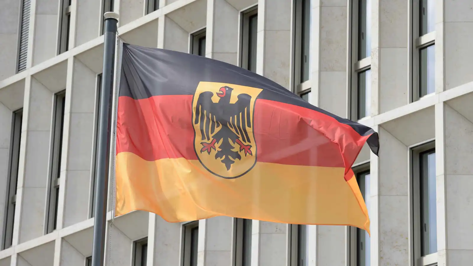 للمرة الأولى منذ 2011.. ألمانيا تعلن ترحيل سوري إلى بلاده