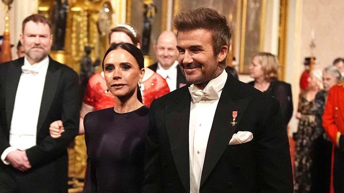 "للمرة الأولى".. ديفيد وفيكتوريا بيكهام في مأدبة رسمية بقصر باكنغهام