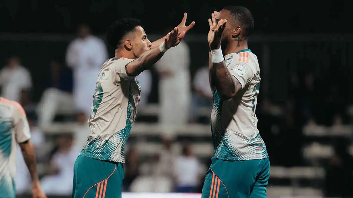 إذا ثبتت اتهامات توني.. عقوبة نارية تنتظر حكم مباراة الأهلي والفيحاء