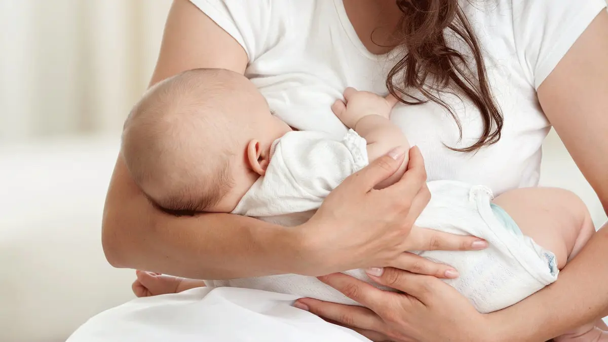 6 علاجات منزلية لعلاج "التهاب الضرع" عند النساء بعد الولادة