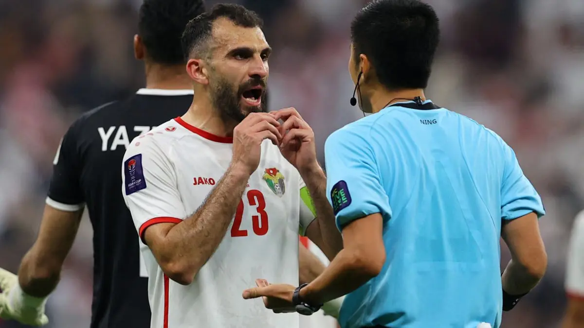 الأردني إحسان حداد يفسّر تصفيقه للحكم الصيني (فيديو)