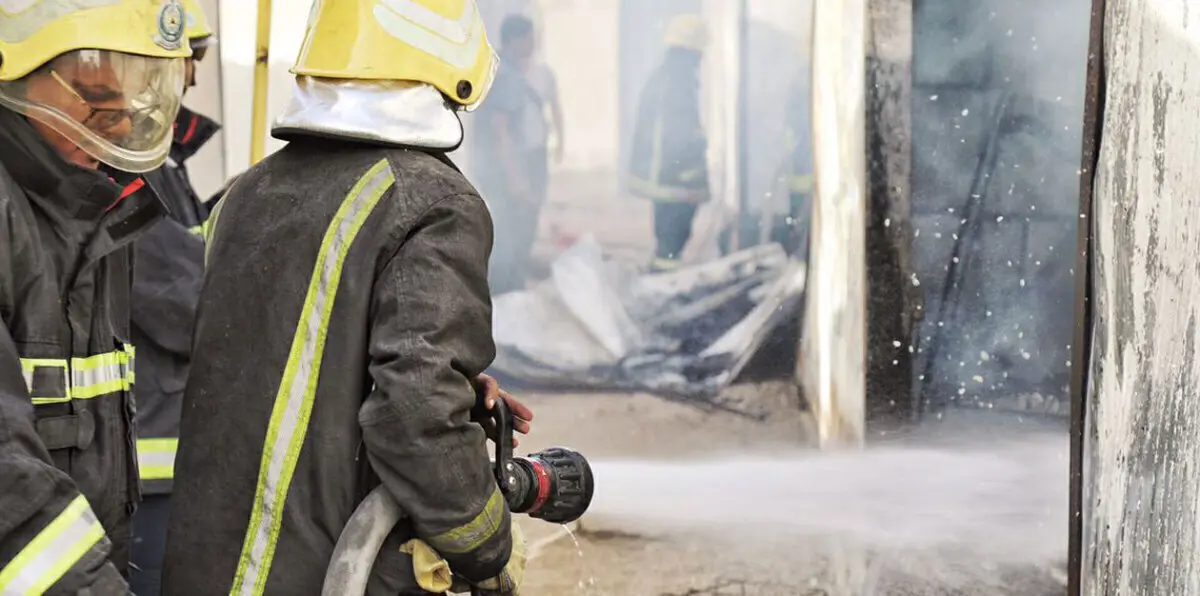 السعودية.. أمير نجران "يعاتب" الدفاع المدني ويوجه بالتحقيق في حريق قتل 11 شخصًا