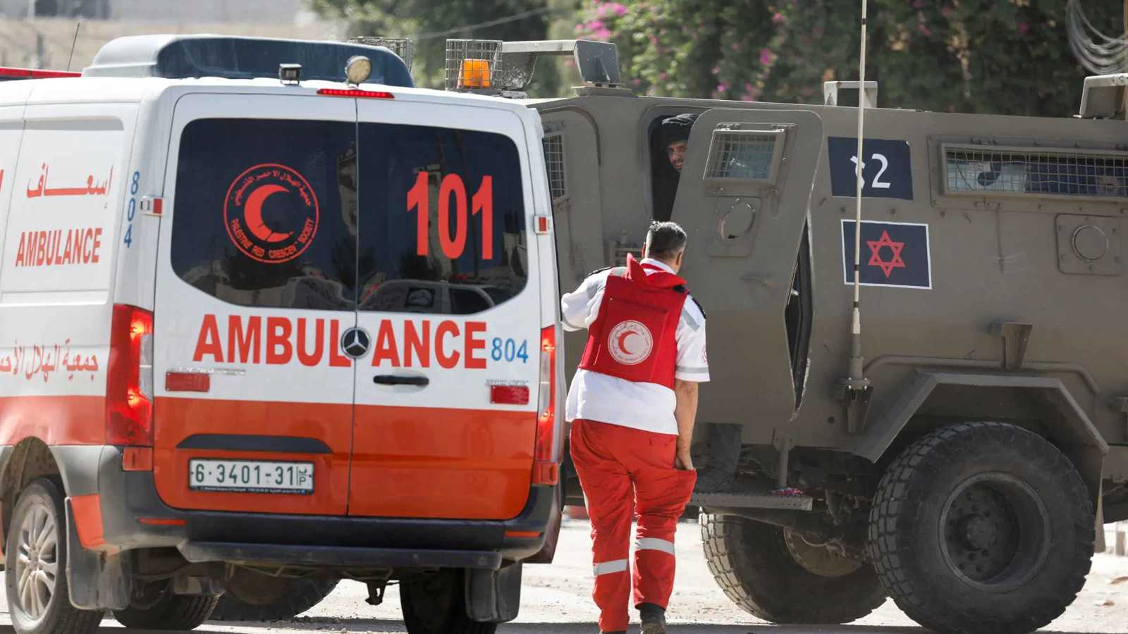 الجيش الإسرائيلي يعتقل مستوطنين بعد دهسهم فلسطينيا (فيديو)