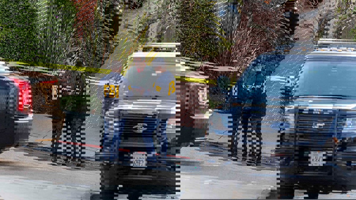 معلومات مثيرة حول المعتدي على زوج نانسي بيلوسي.. ما علاقته بترامب؟
