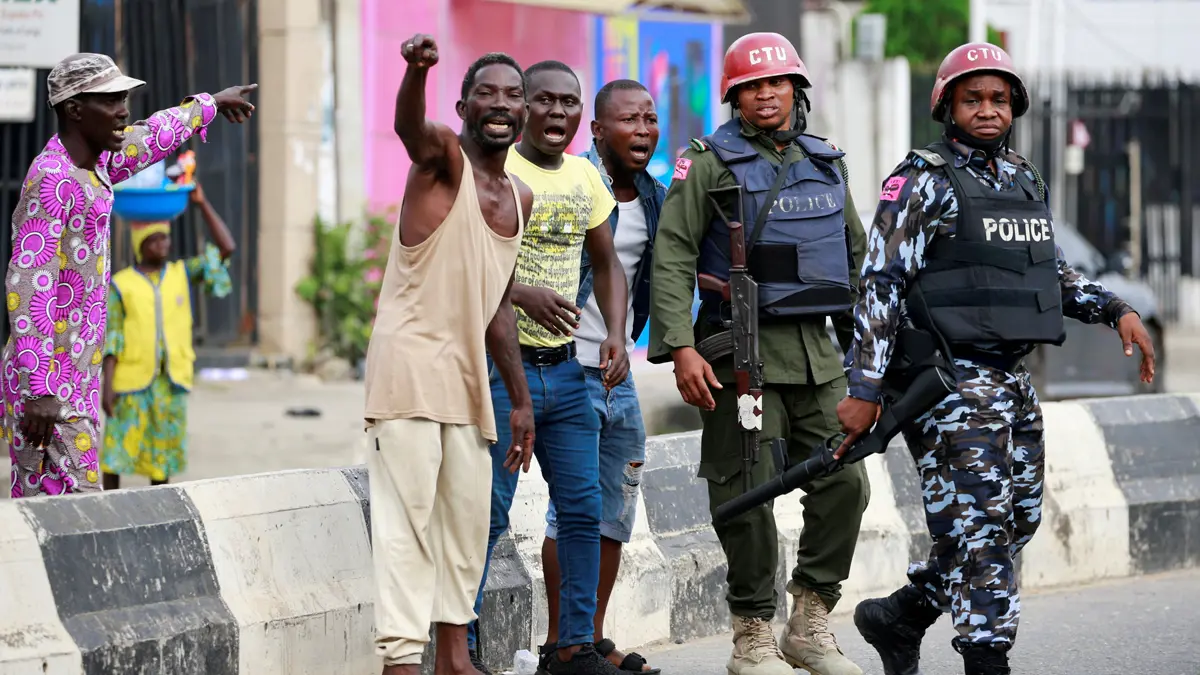 شهود: الجنود النيجيريون قتلوا محتجين بالرصاص في لاجوس الشهر الماضي